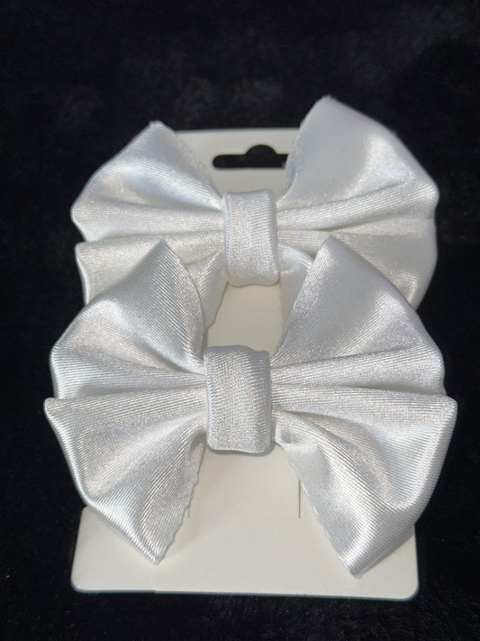 Ivory Satin “Piggie 3” Bow Set